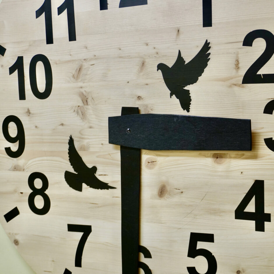 Liels koka pulkstenis