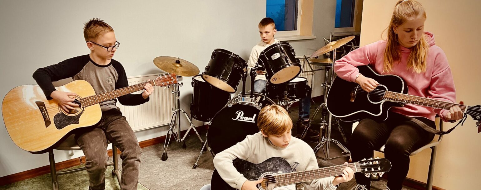 Skolas ģitāristu pulciņš