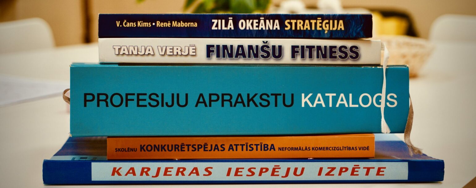 Karjeras izglitibas gramatas