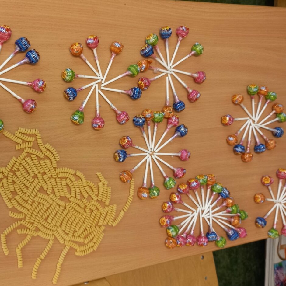 Čupačupsi uz galda