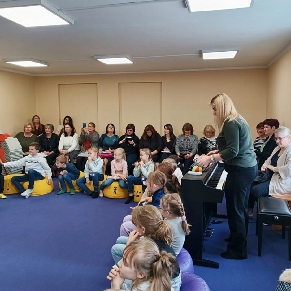 Skolotāja Linda Rozentāle-Auziņa mācību stundā