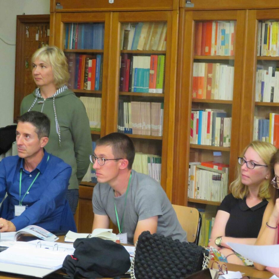 Skolotāji darba sanāksmē