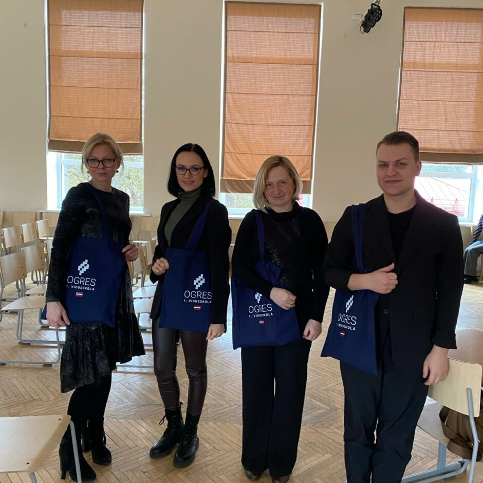 Jaunrades darbu un dizaina risinājumu vērtēšanas komisija - Evita Arāja, Baiba Ozoliņa, Ardis Avotiņš