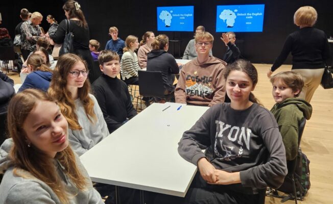 Skolas 6.klašu skolēnu komanda angļu valodas konkursā 