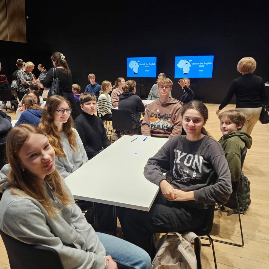 Skolas 6.klašu skolēnu komanda angļu valodas konkursā 