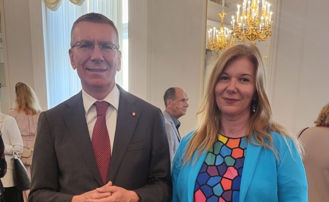 Skolotāja Ilze Briede kopā ar valsts prezidentu