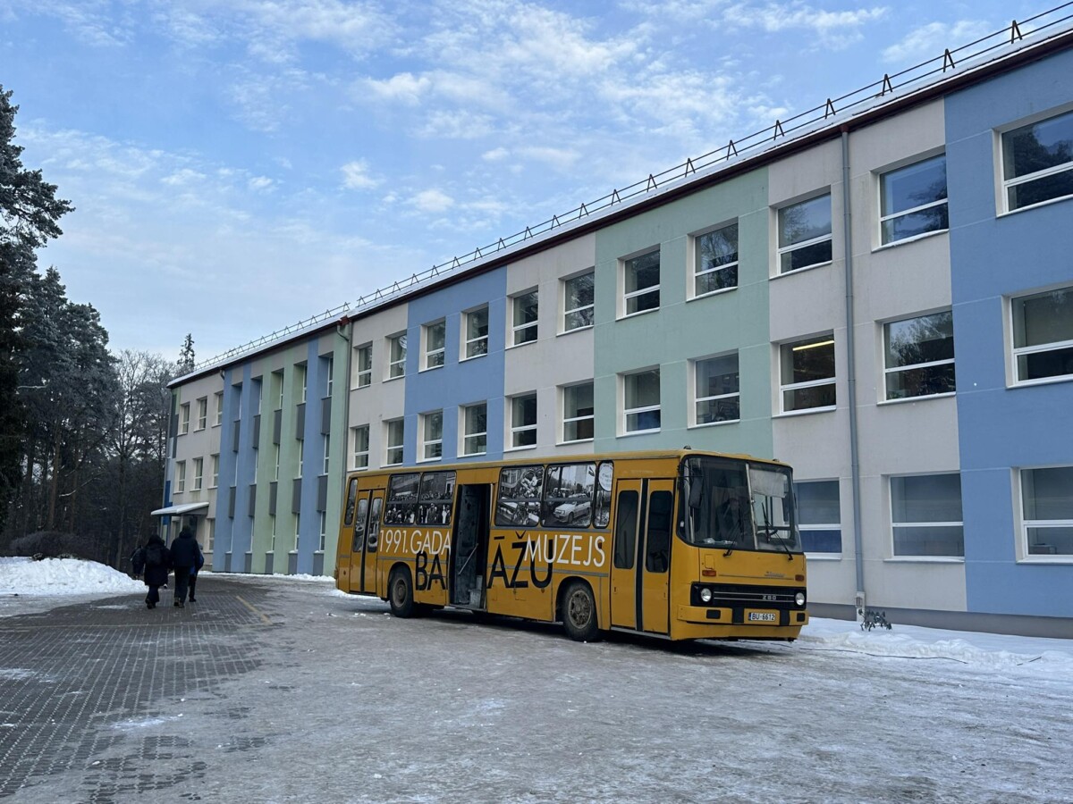 Muzeobuss pie Ogres Kalna pamatskolas otrā korpusa