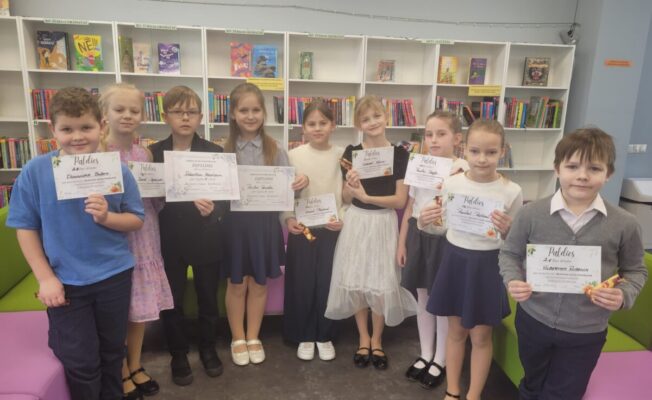 1.-3.klašu skatuves runas konkursa laureātu kopbilde