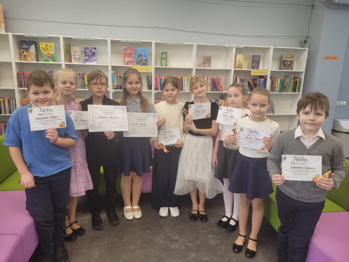 1.-3.klašu skatuves runas konkursa laureātu kopbilde