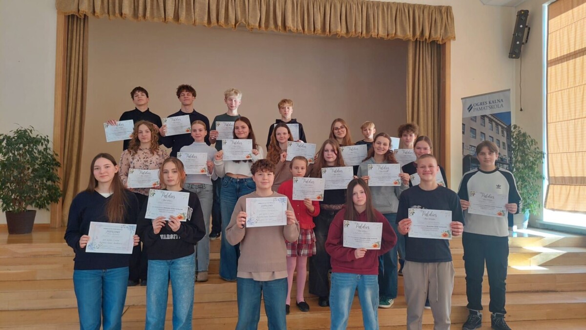 4.-9.klašu skatuves runas konkursa laureātu kopbilde