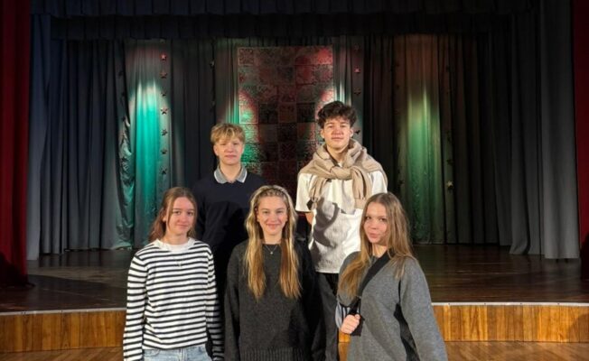 Skolēnu pašpārvaldes pārstāvju kopbilde forumā “Jaunieši Nākotnei” Madlienā